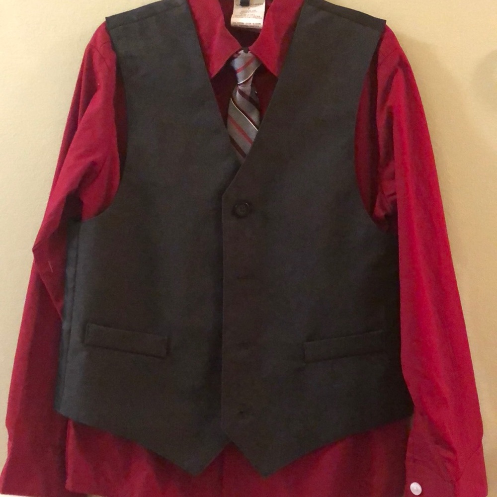 VanHeusen dress shirt/vest/tie and pants set